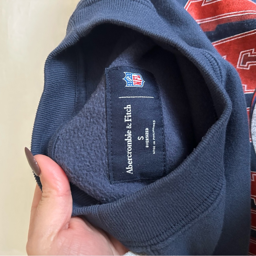 Abercrombie & Fitch Navy Blue Buffalo Bills Crewneck Sweater - Picture 2 of 2